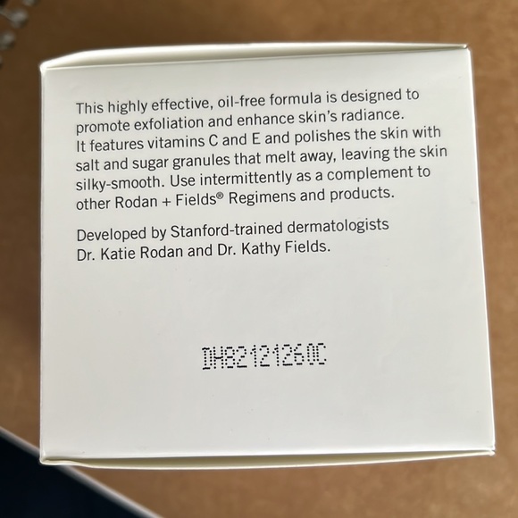 Rodan + Fields Micro-Dermabrasion Paste - Picture 5 of 5